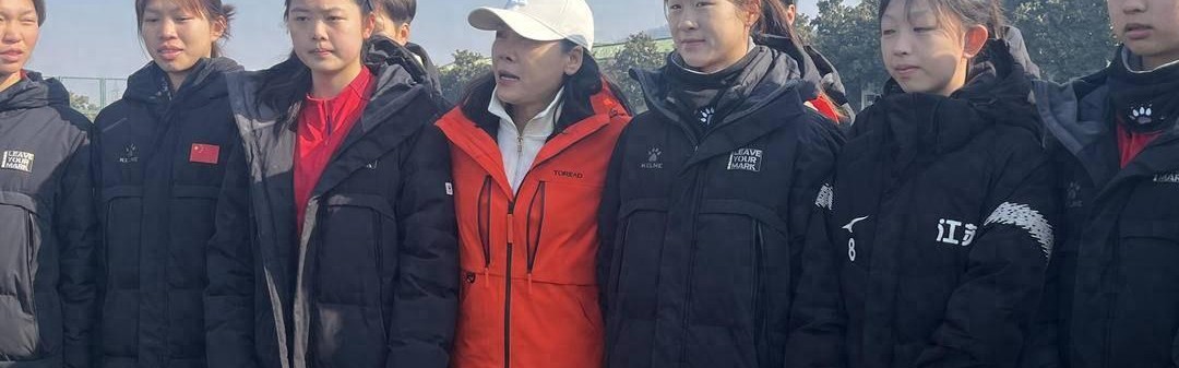 星空体育官方网站-田震南京开唱先探望江苏女足 透露因《铿锵玫瑰》圆了足球梦