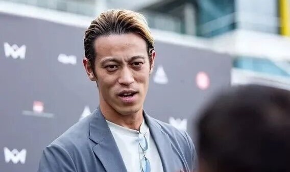 加盟第11个顶级联赛，本田圭佑冲击“旅行球员”纪录|阿布鲁|莫斯科中央陆军|乌拉圭足球|日本足球|荷甲_新浪体育_新浪新闻